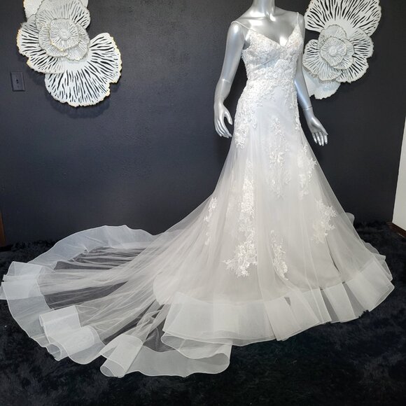NWT~$1699~JOVANI~2/4~IVORY EMBELLISHED LACE FIT & FLARE WEDDING DRESS GOWN - Picture 4 of 16